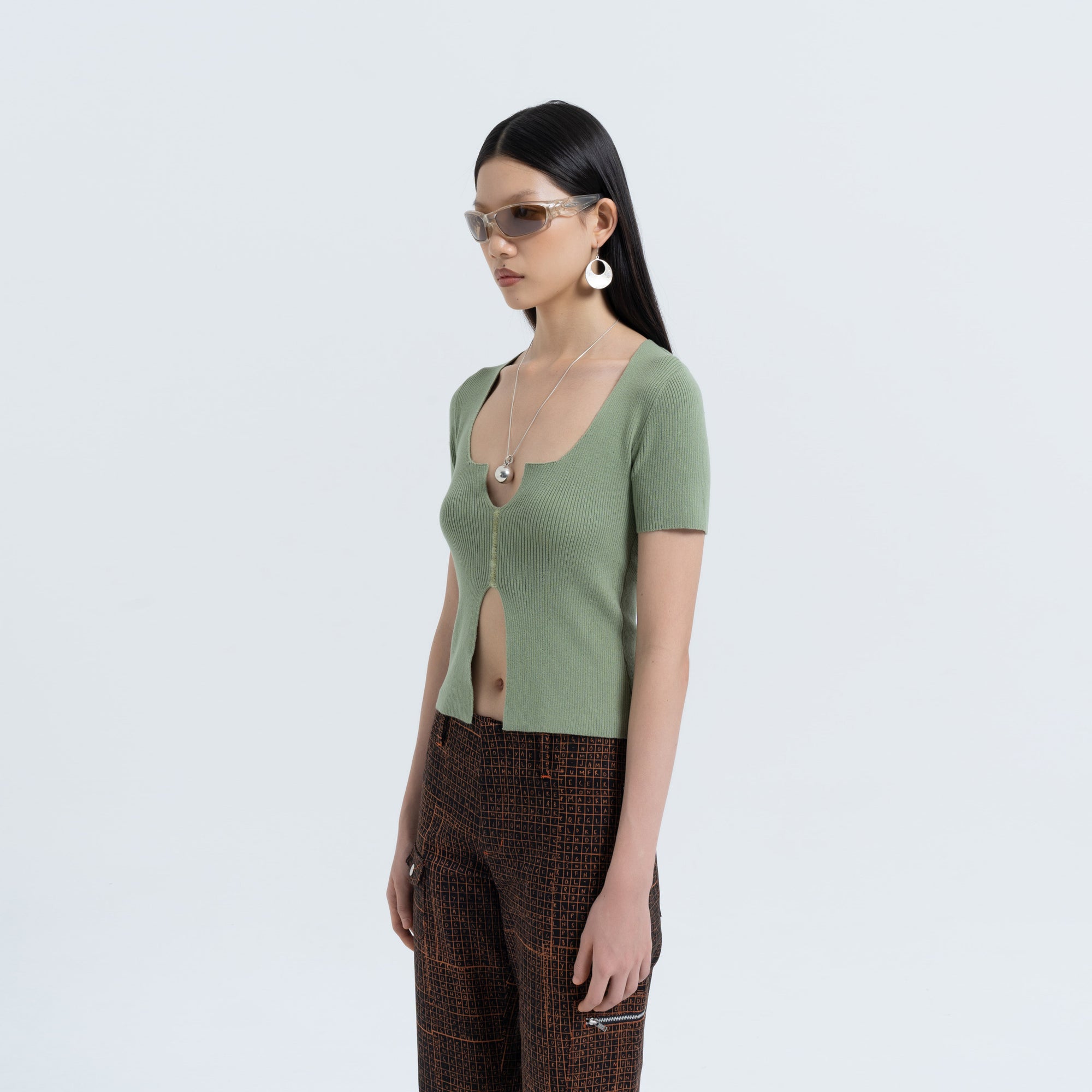 Solid Split Top in Moss