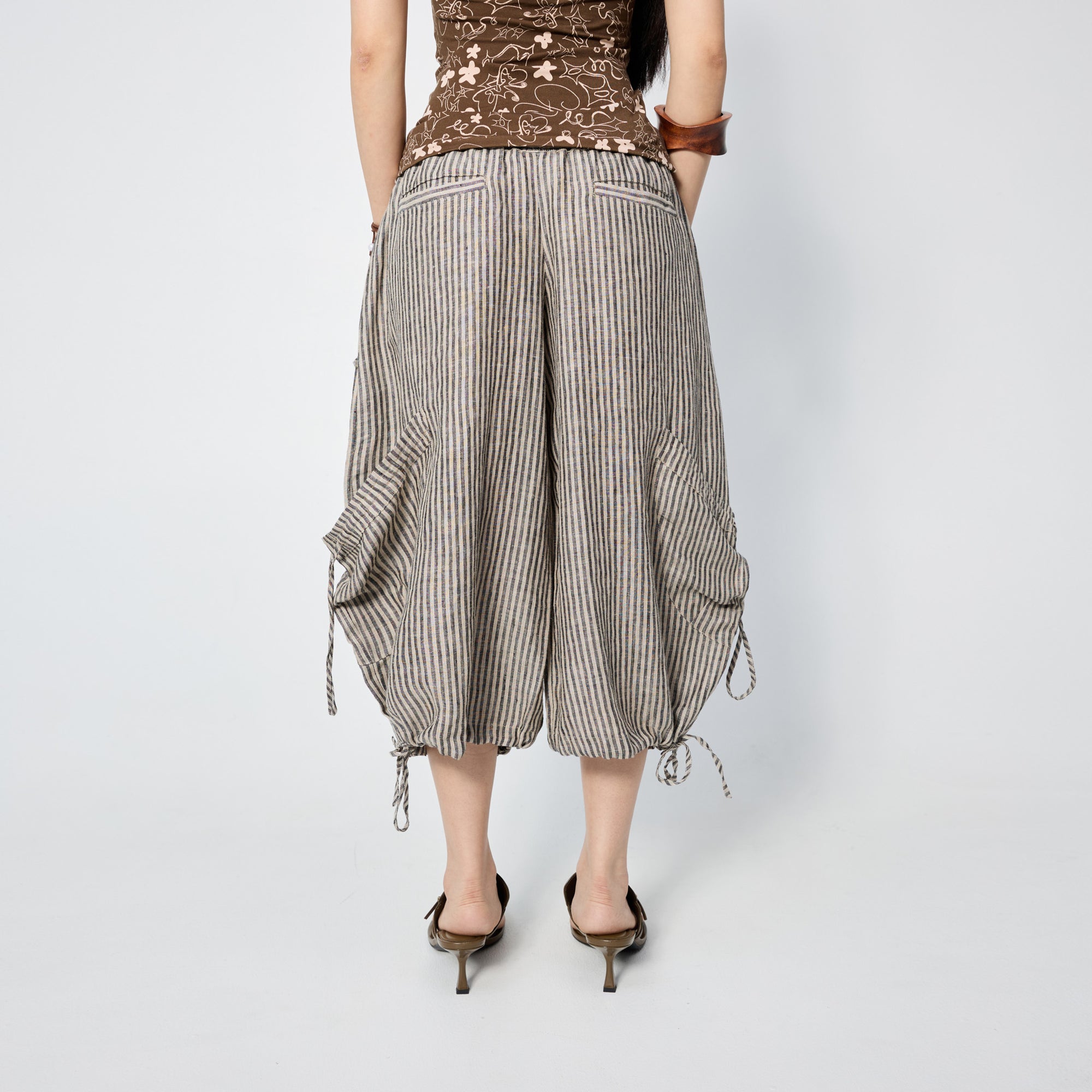 Arthur Apparel cargo short with adjustable knee and grey stripes