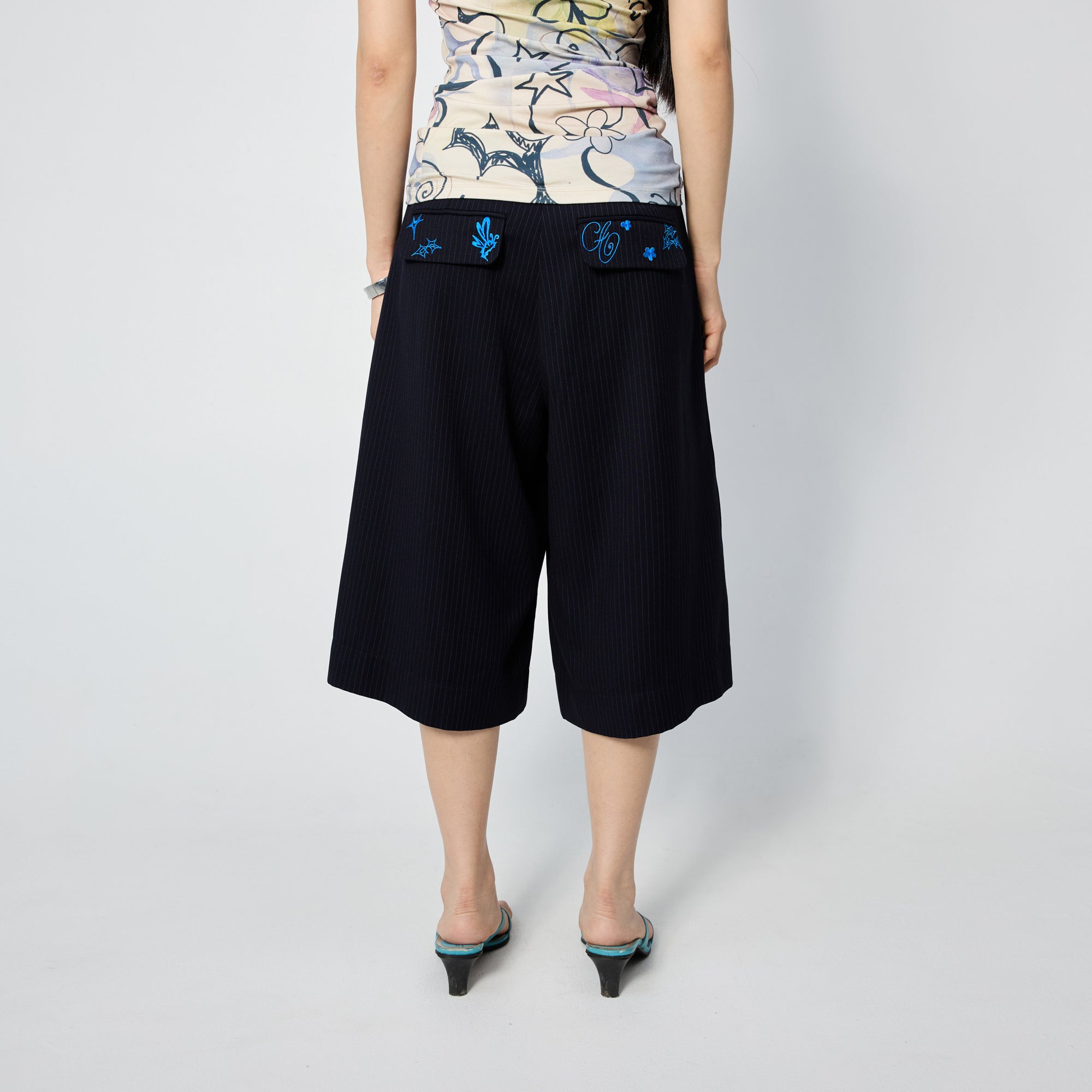 Arthur Apparel black and blue stripes short with culotte shape and embroideries on the pockets 