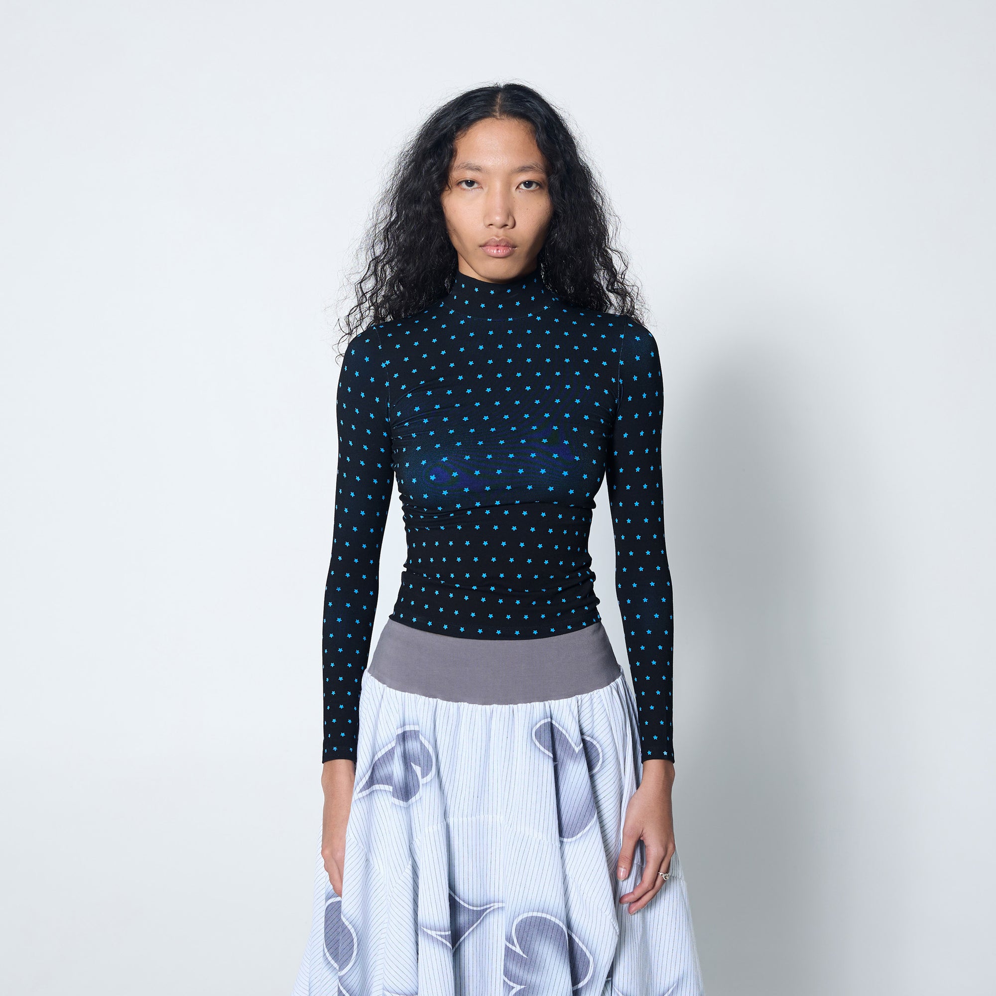 Arthur Apparel two-tone bamboo turtle neck with black and blue star print