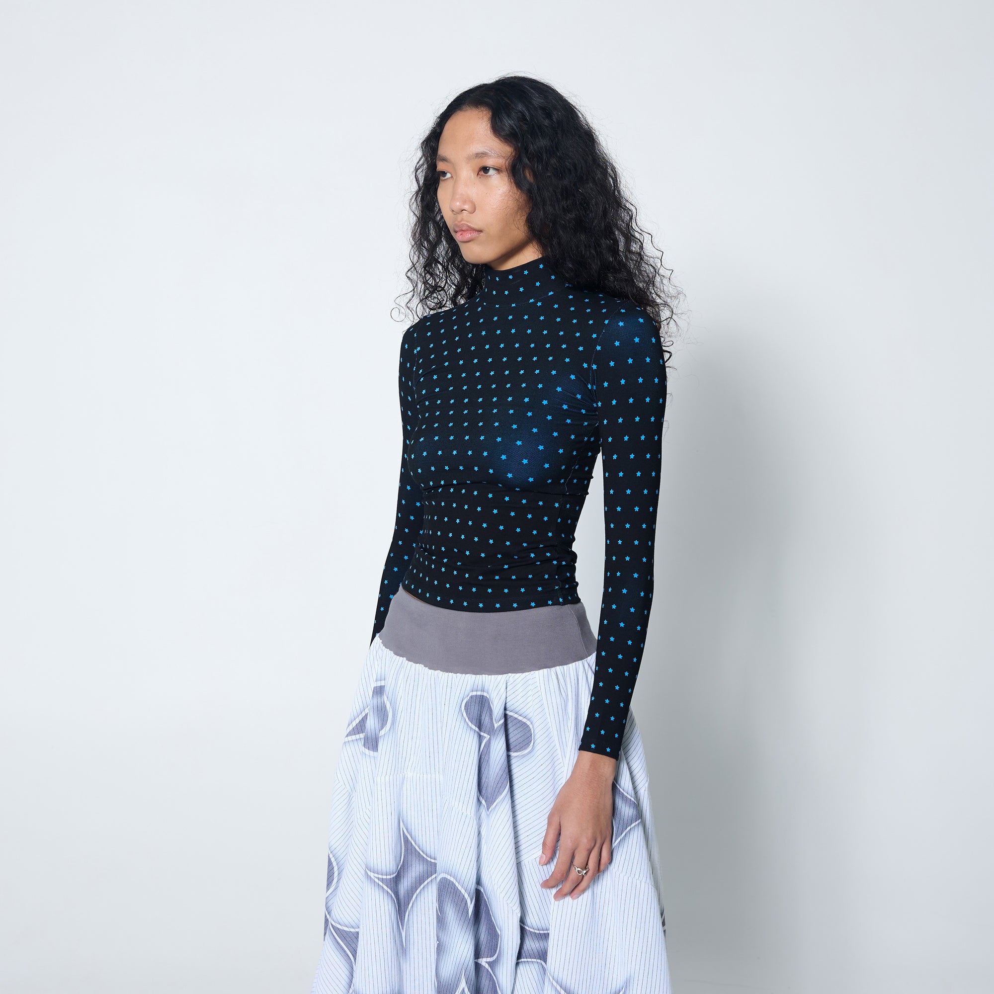 Arthur Apparel two-tone bamboo turtle neck with black and blue star print