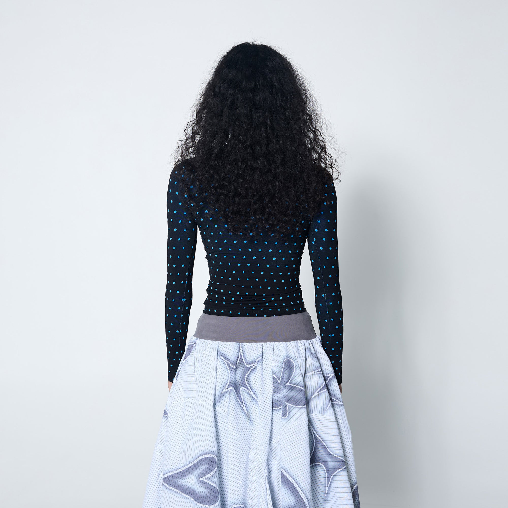 Arthur Apparel two-tone bamboo turtle neck with black and blue star print