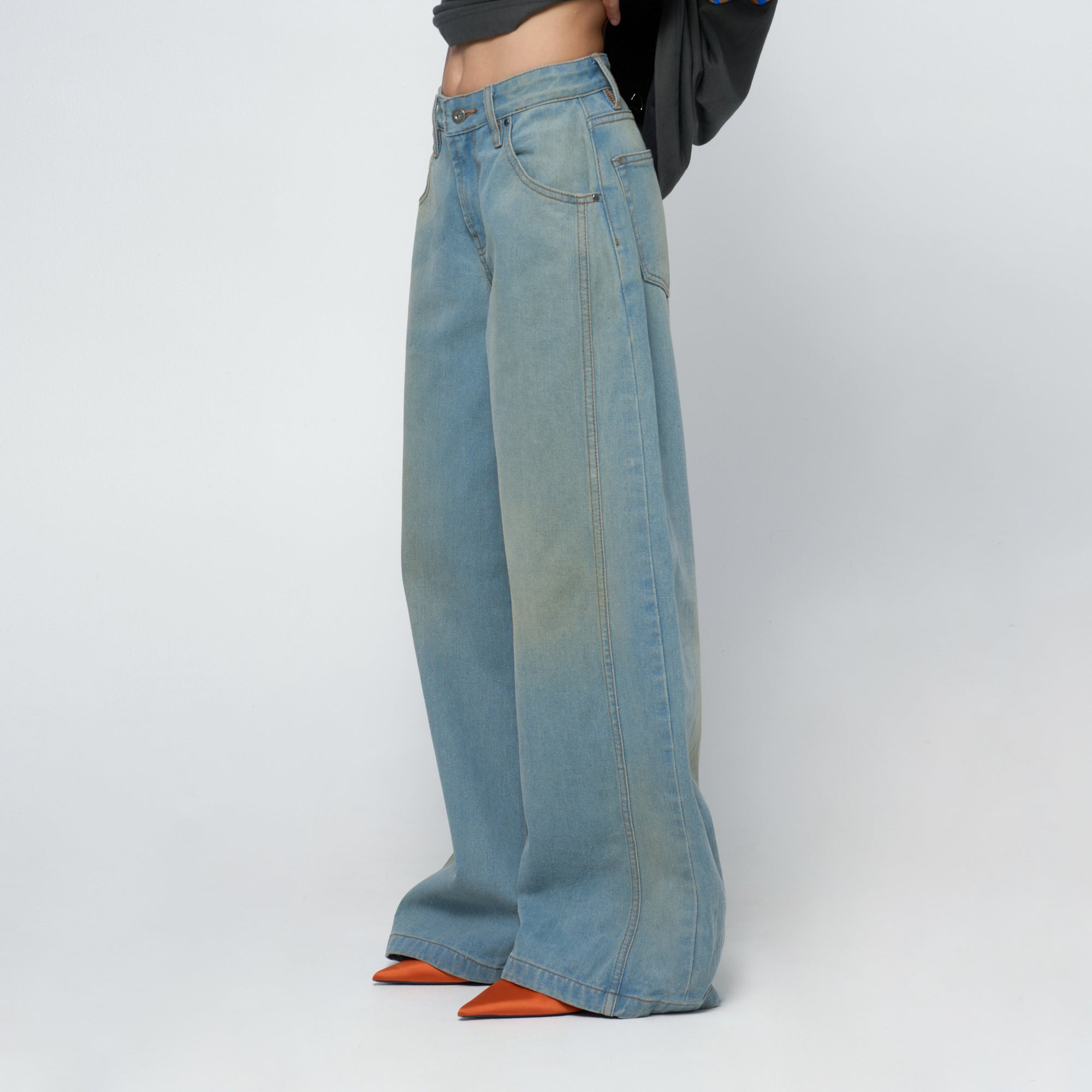 Straight Leg Jeans in Vintage Blue