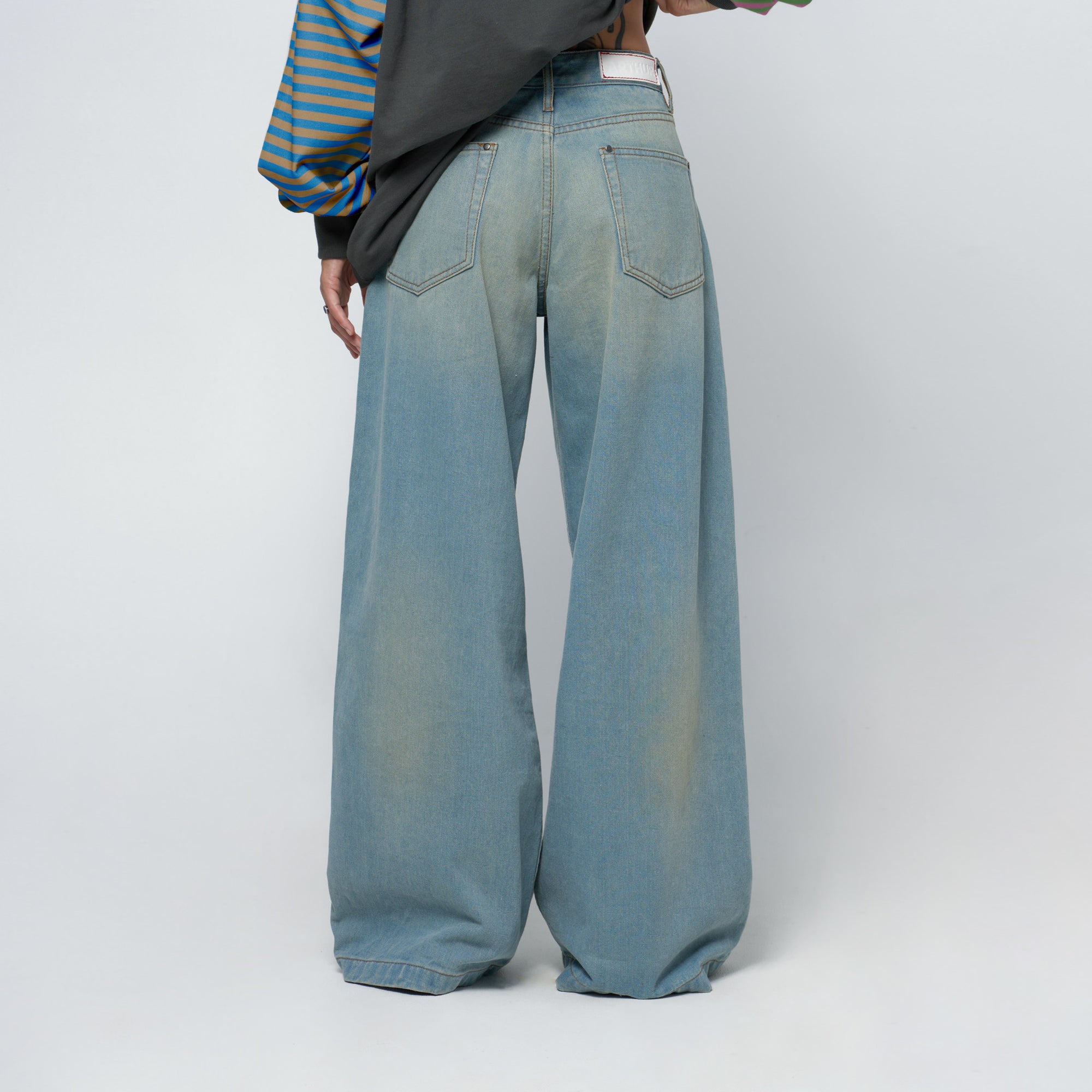 Straight Leg Jeans in Vintage Blue
